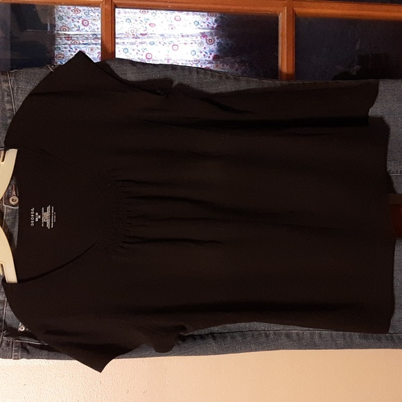 Black tee with beaded detail - Picture 2 of 4